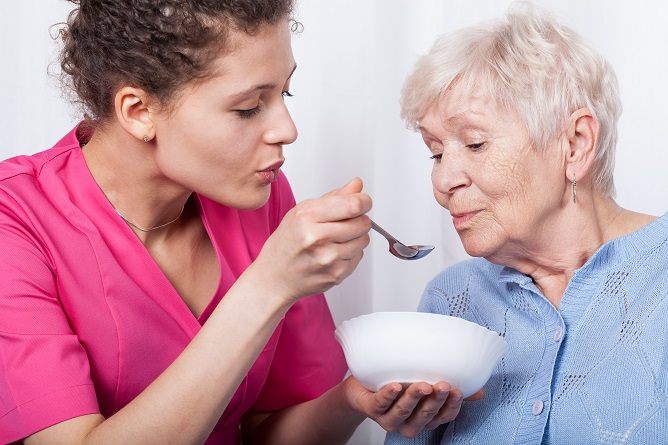 feeding-methods-for-seniors-under-home-care